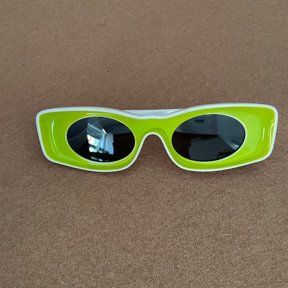 ⭐️$20 -  NEON GREEN OVAL MOD RETRO  SUNGLASSES | NEW